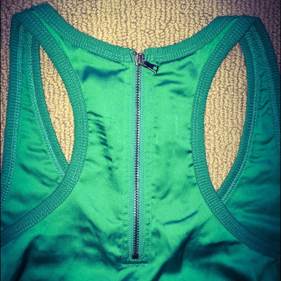 🍀GREEN SILK TANK🍀 - Picture 4 of 4