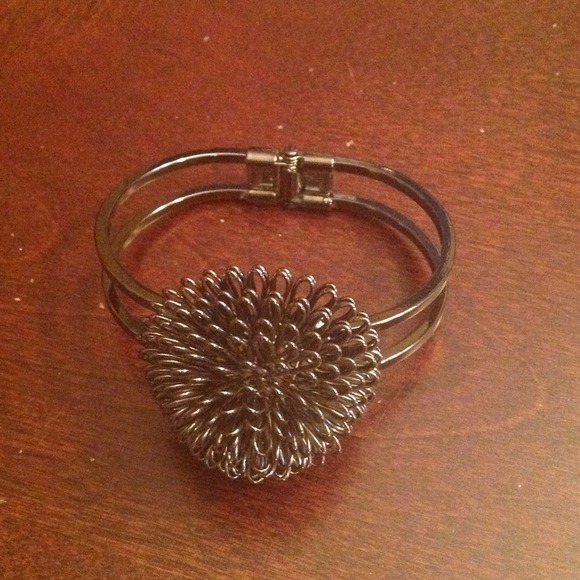 Flower/ cone designed hinged bangle