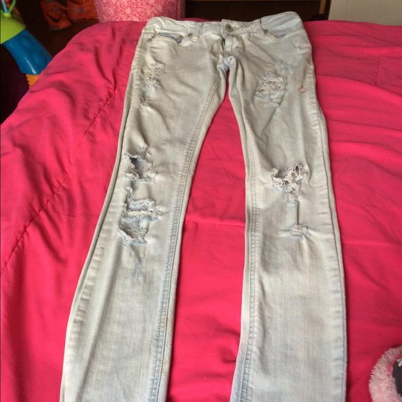 *SOLD* Distressed jeans