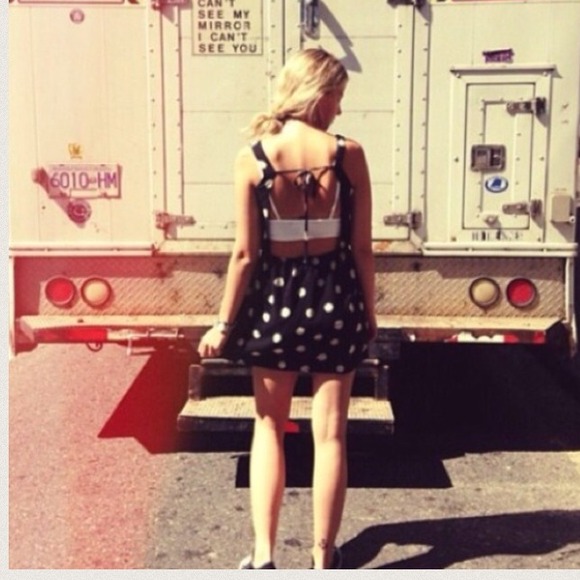 Brandy Melville daisy dress - Picture 3 of 3