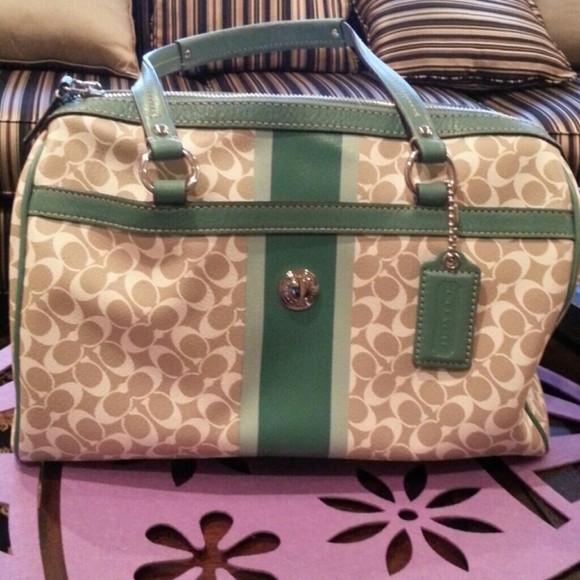 Awesome spring/summer Coach Bag.