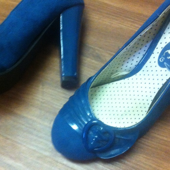 Teel heart buckle heels - Picture 3 of 4