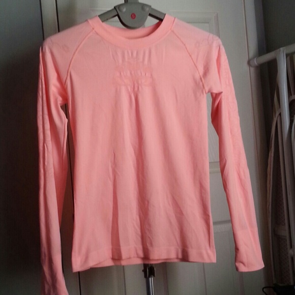 Long sleeve yoga shirt