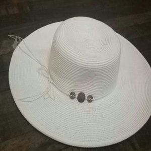 NEW white sunhat w wood button detailing