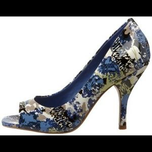 BCBGeneration Ariel Pumps (Marked Down)
