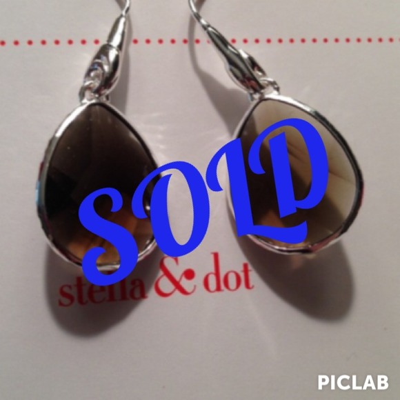 🚫SOLD🚫 Stella and Dot Smoky Amity Drop Earrings