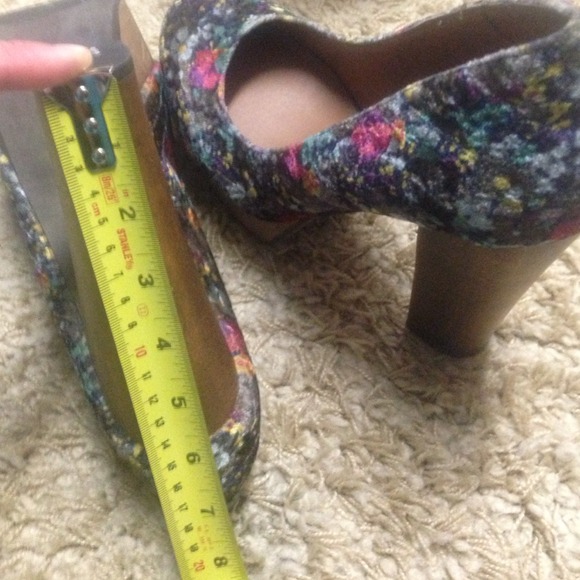 🌸Steve Madden heals 🎀 - Picture 2 of 4