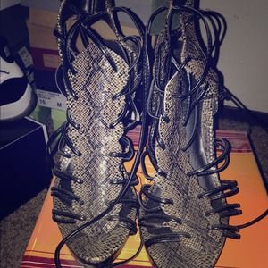💲sale 💲Snake skin print lace up heels