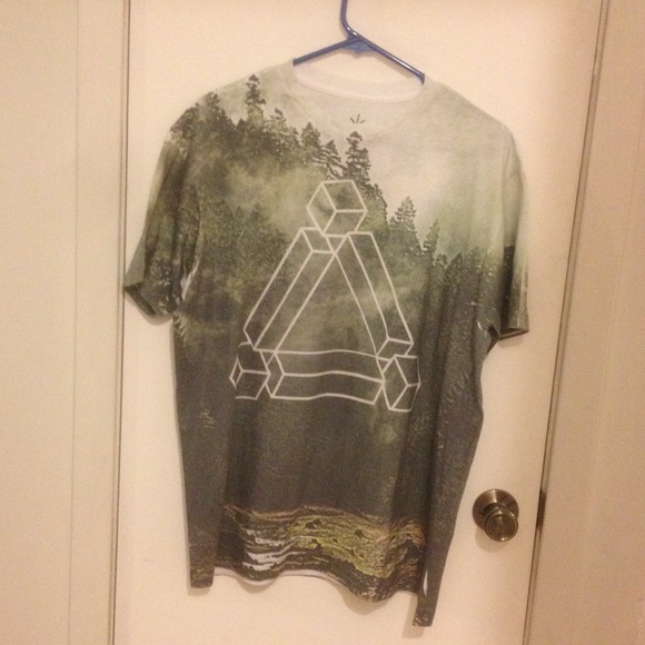 Life Clothing Co. Tee 💚😁