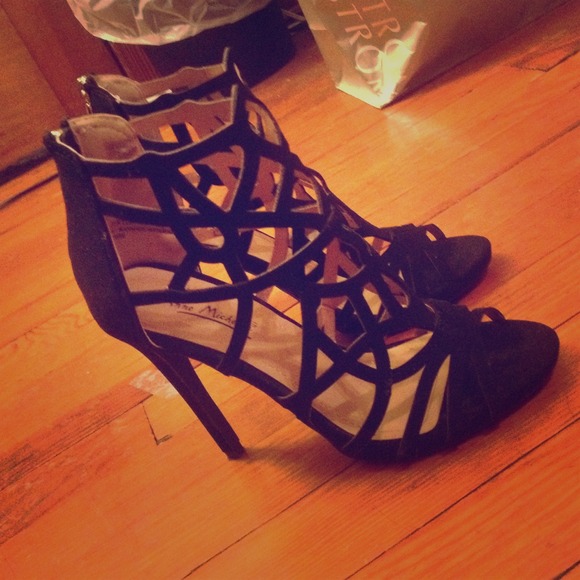 👠🔥 CAGED BLACK HEEL