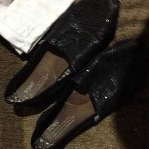 Black glittery toms