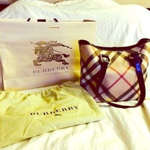Authentic BURBERRY Tote w/dust bag