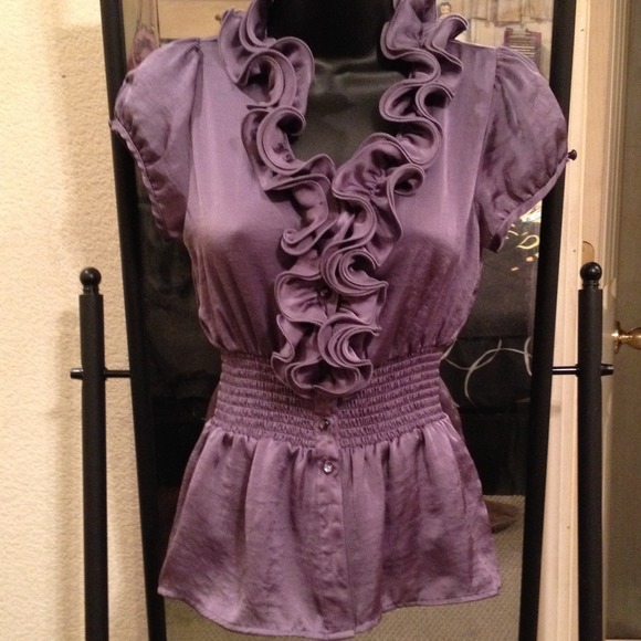 💢SOLD 💢💕 beautiful lavender top💕 - Picture 3 of 4