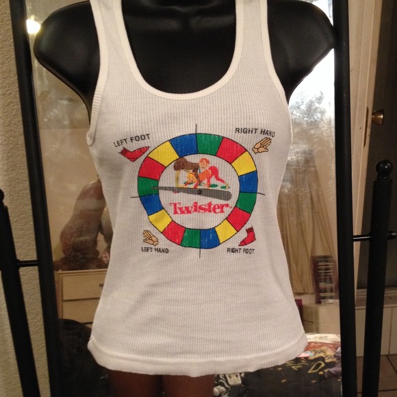 🔴SOLD🔴 🎀Twister Tee-shirt🎀 - Picture 2 of 4