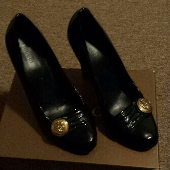 Ladies Gucci shoes