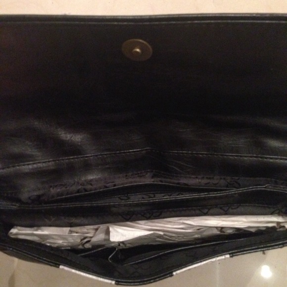 SOLD! BNWT BCBG Clutch - Picture 3 of 4