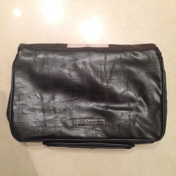 SOLD! BNWT BCBG Clutch - Picture 4 of 4