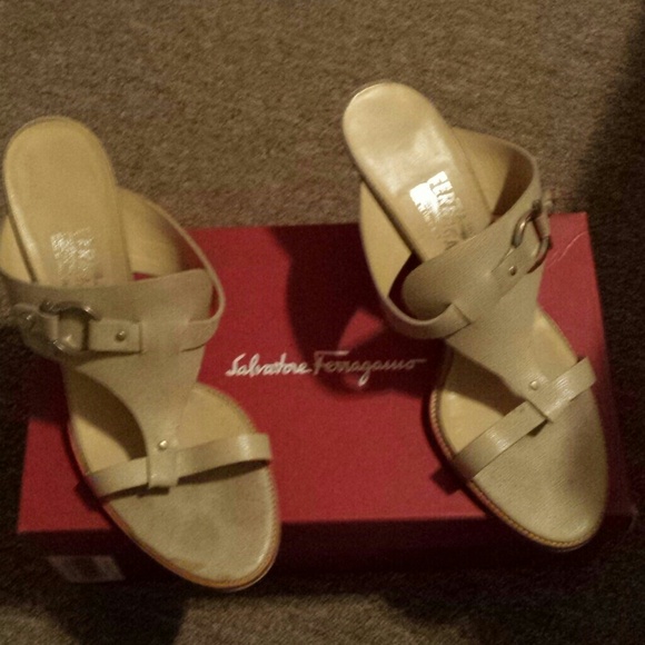 Ladies Ferragamo