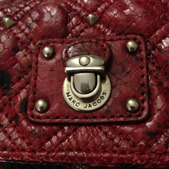 Dark red cross body original Marc Jacobs purse! - Picture 2 of 3