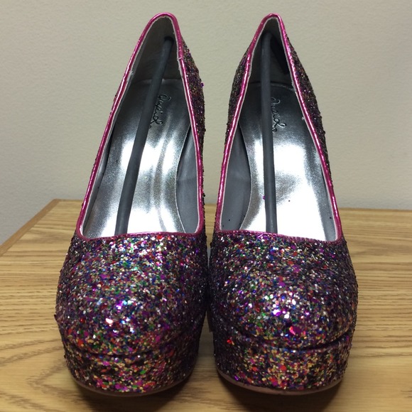 Glitter pumps