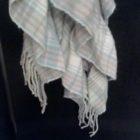 Cute scarf!