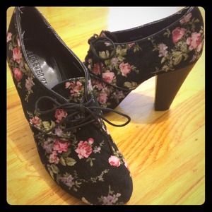 Forever 21 Black/Multi Floral Booties