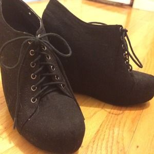 Black Poppy (pacsun) wedges.