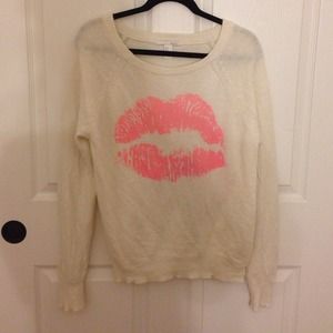 ❌SOLD❌Cream and coral kiss lips sweater