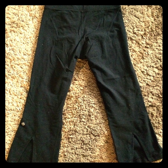 Lululemon size 6 gather and crow crops