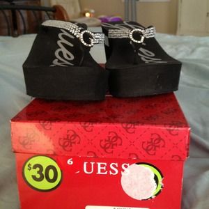 Guess flip flops 🌴💖