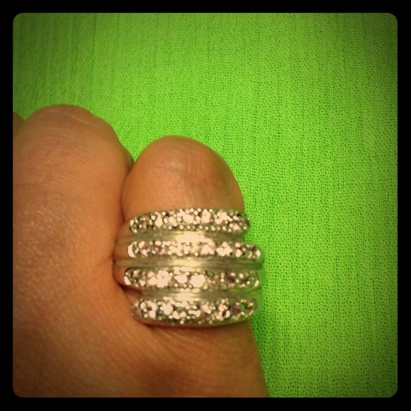 Beautiful 💯real 10k white gold pink diamond chips