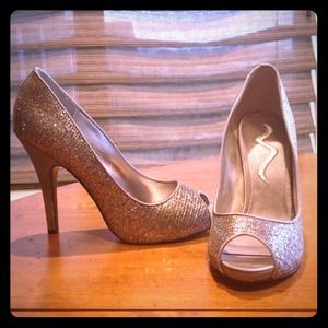 Silver peep toe pumps