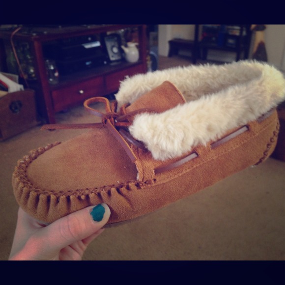 Minnetonka Chrissy Slippers! Super comfy!!