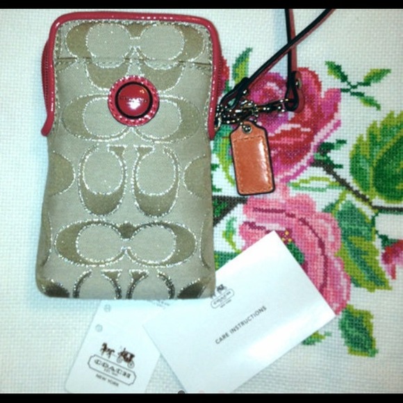 COACH Universal Wristlet Wallet  / Phone Case