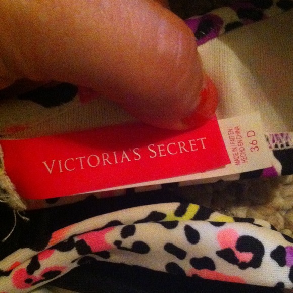 Cute Victoria's Secret bikini! - Picture 2 of 4