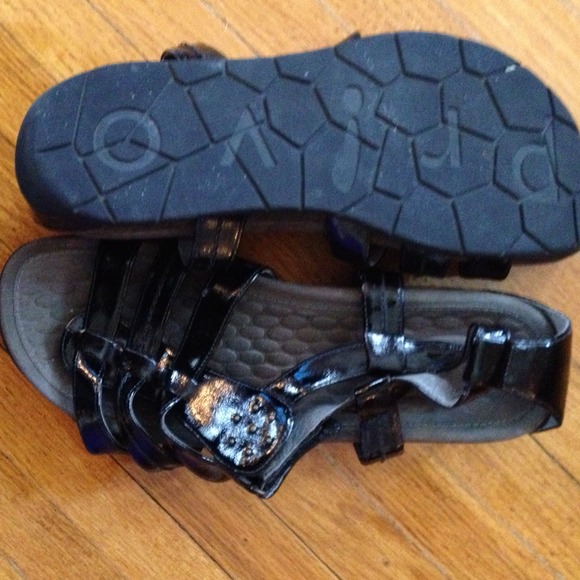 Black sandals! NWOT - Picture 2 of 3