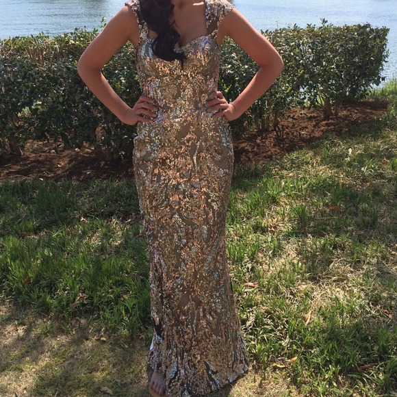 Gold Faviana prom dress. Perfect shape