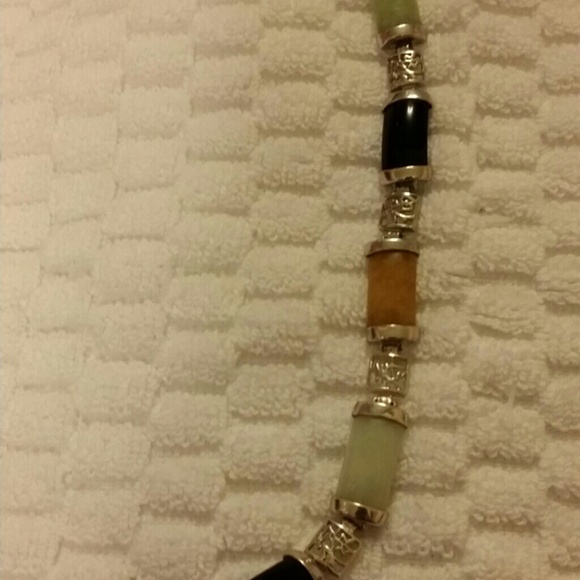 Multi colored jade oriental bracelet - Picture 2 of 4