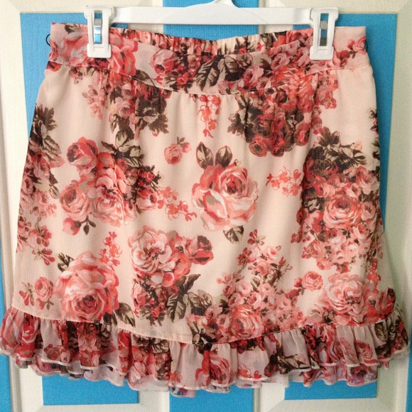 NWT 🌺Coral floral skirt🌺