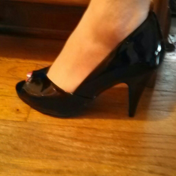 Black high heels - Picture 3 of 3