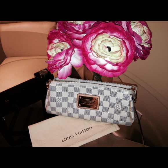 Louis Vuitton Eva clutch