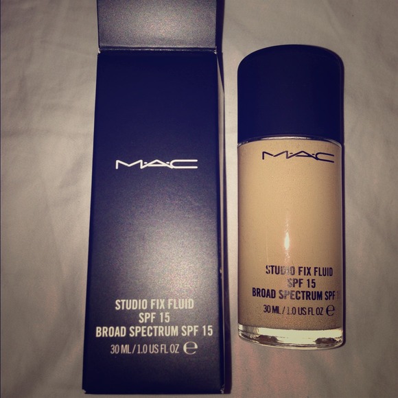 ❤️AUTHENTIC NEVER USED❤️Mac studio fix fluid NC20!