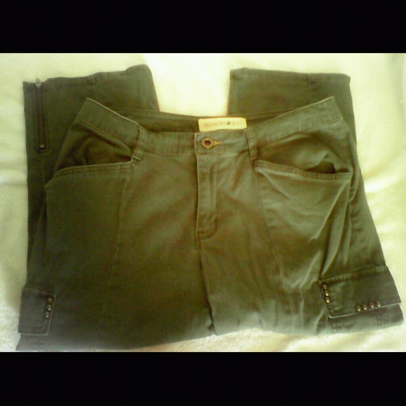 Army green capris