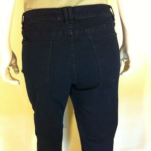 Dark wash low rise skinny jeans / plain pockets