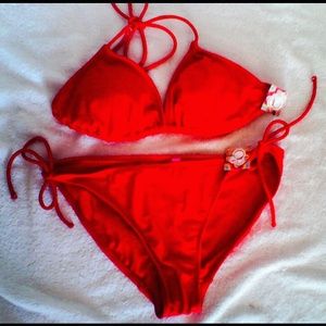 Red string bikini