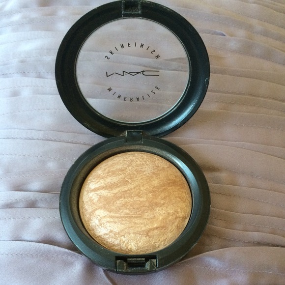 Mac soft and gently mineralize skinfinish