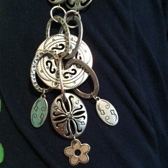 Avon necklace - Picture 2 of 4