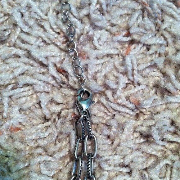 Avon necklace - Picture 4 of 4