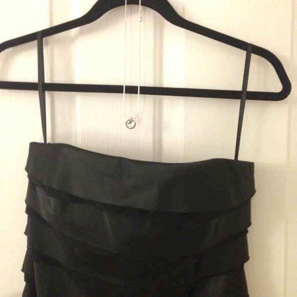 🚫Sold! WHITE HOUSE BLACK MARKET TIERED - Picture 3 of 4