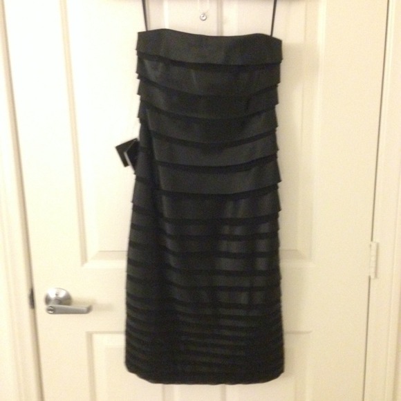 🚫Sold! WHITE HOUSE BLACK MARKET TIERED - Picture 4 of 4